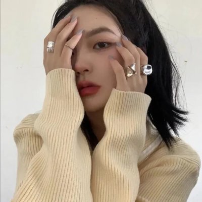 洞穴里的医院海报